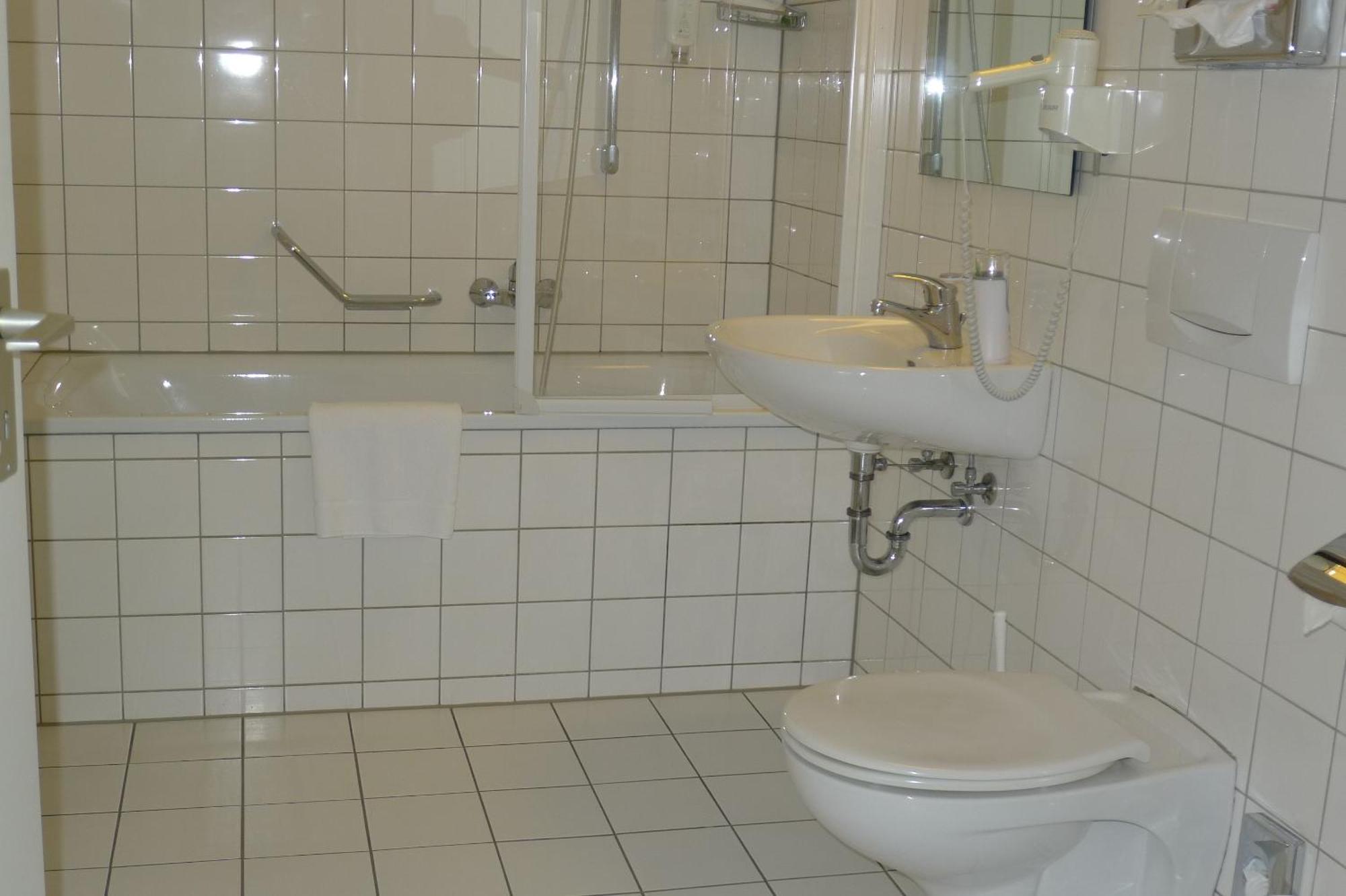 דיסלדורף Hotel Villa Im Park מראה חיצוני תמונה